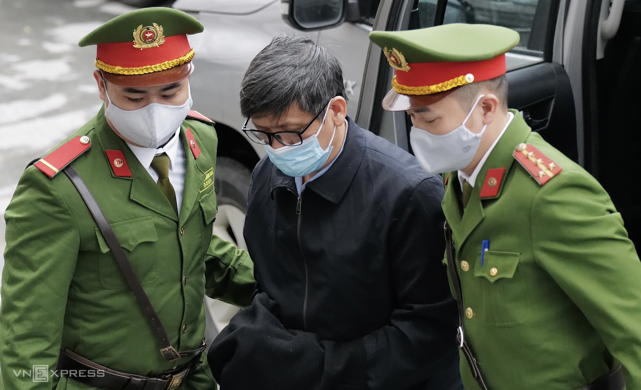 Cựu bộ trưởng Nguyễn Thanh Long trong lời sau cùng, xin giảm nhẹ cho các bác sĩ, cựu đồng nghiệp trong vụ án. Ảnh: Ngọc Thành
