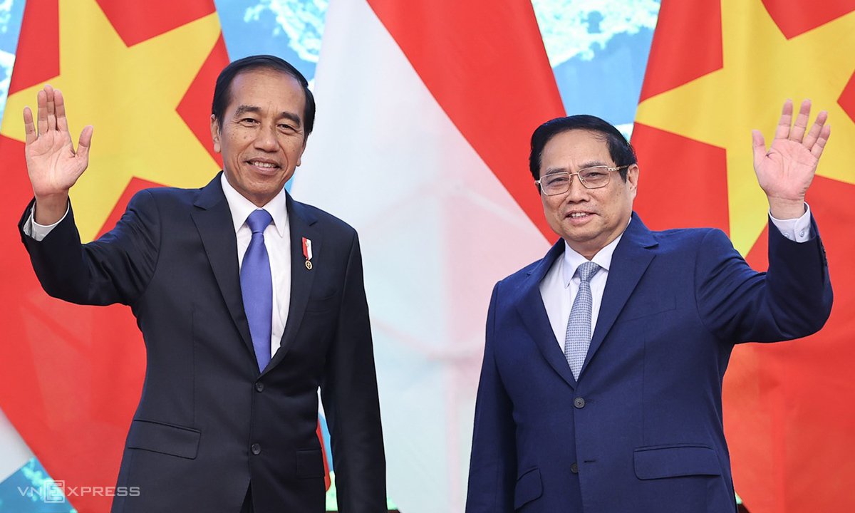 Thủ tướng Phạm Minh Chính và Tổng thống Indonesia Joko Widodo (trái) tại buổi tiếp ngày 12/1. Ảnh: Giang Huy