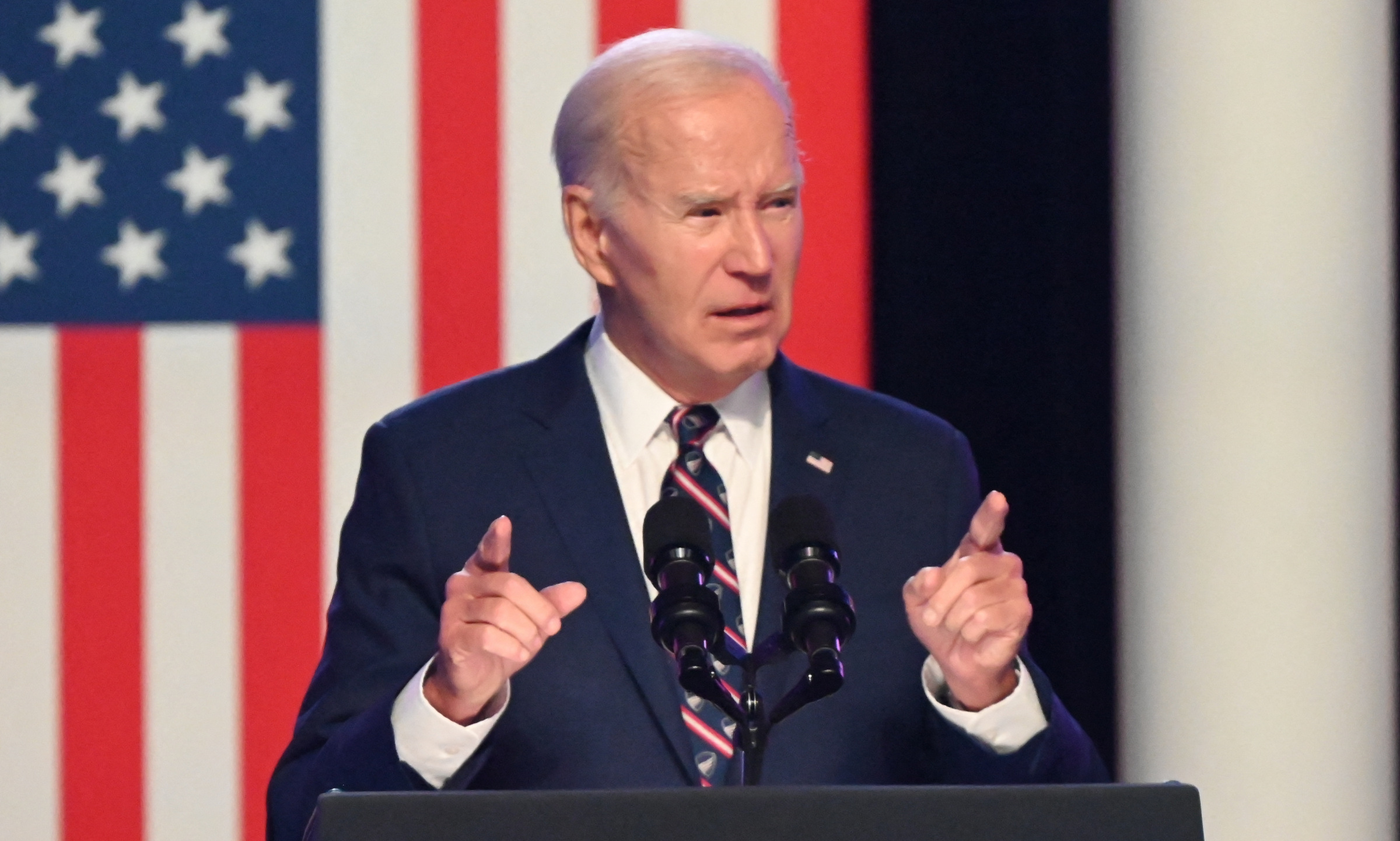 Tổng thống Biden phát biểu trước người ủng hộ ở bang Pennsylvania hôm 5/1. Ảnh: AFP