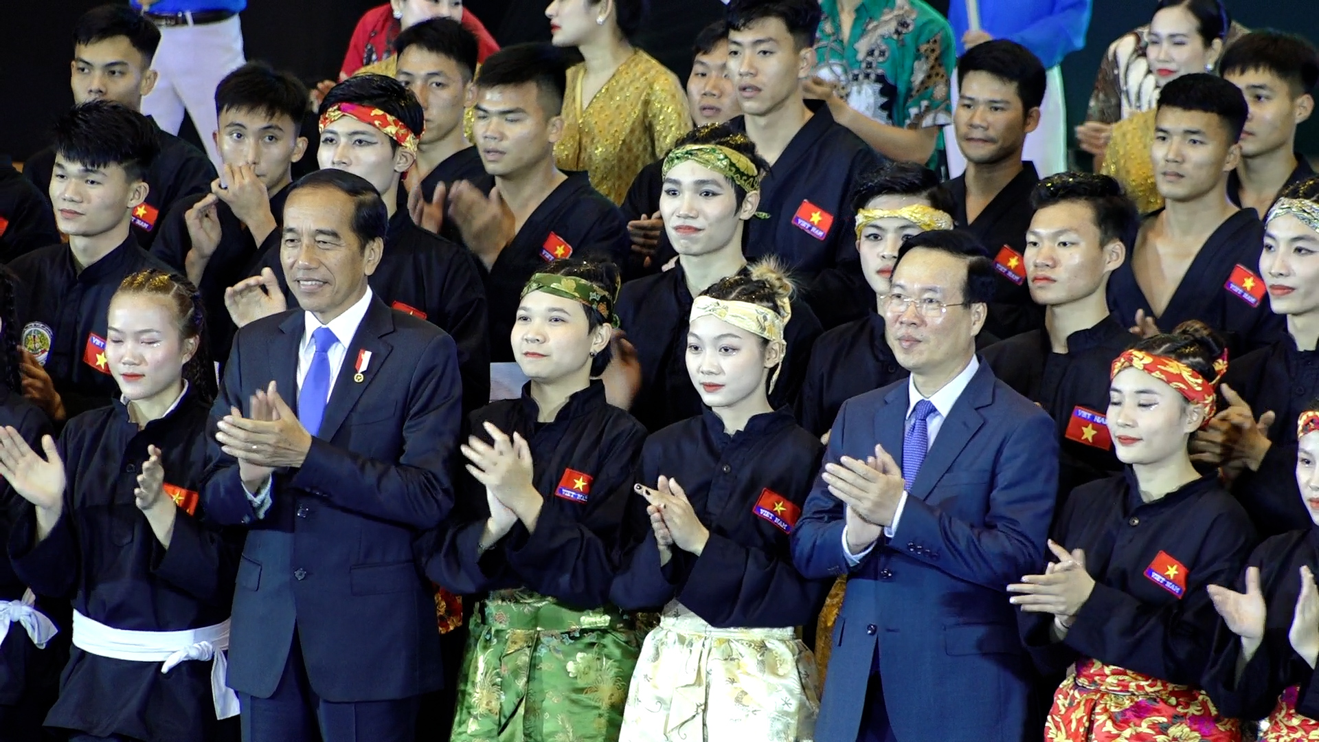 Chủ tịch nước Võ Văn Thưởng và Tổng thống Indonesia xem trình diễn võ thuật