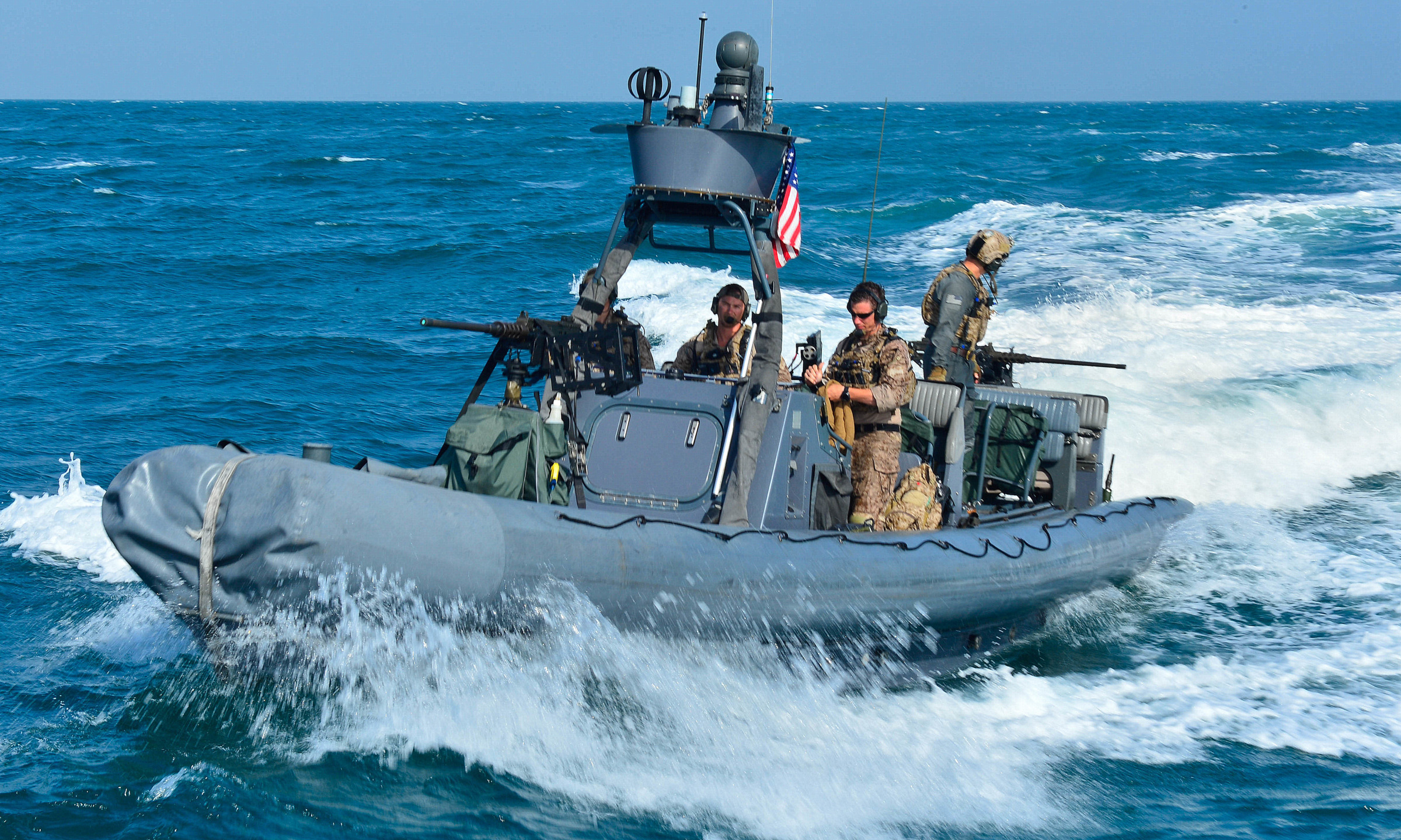 Đặc nhiệm Mỹ diễn tập đổ bộ lên tàu hàng ngoài khơi Kuwait hồi năm 2017. Ảnh: US Navy
