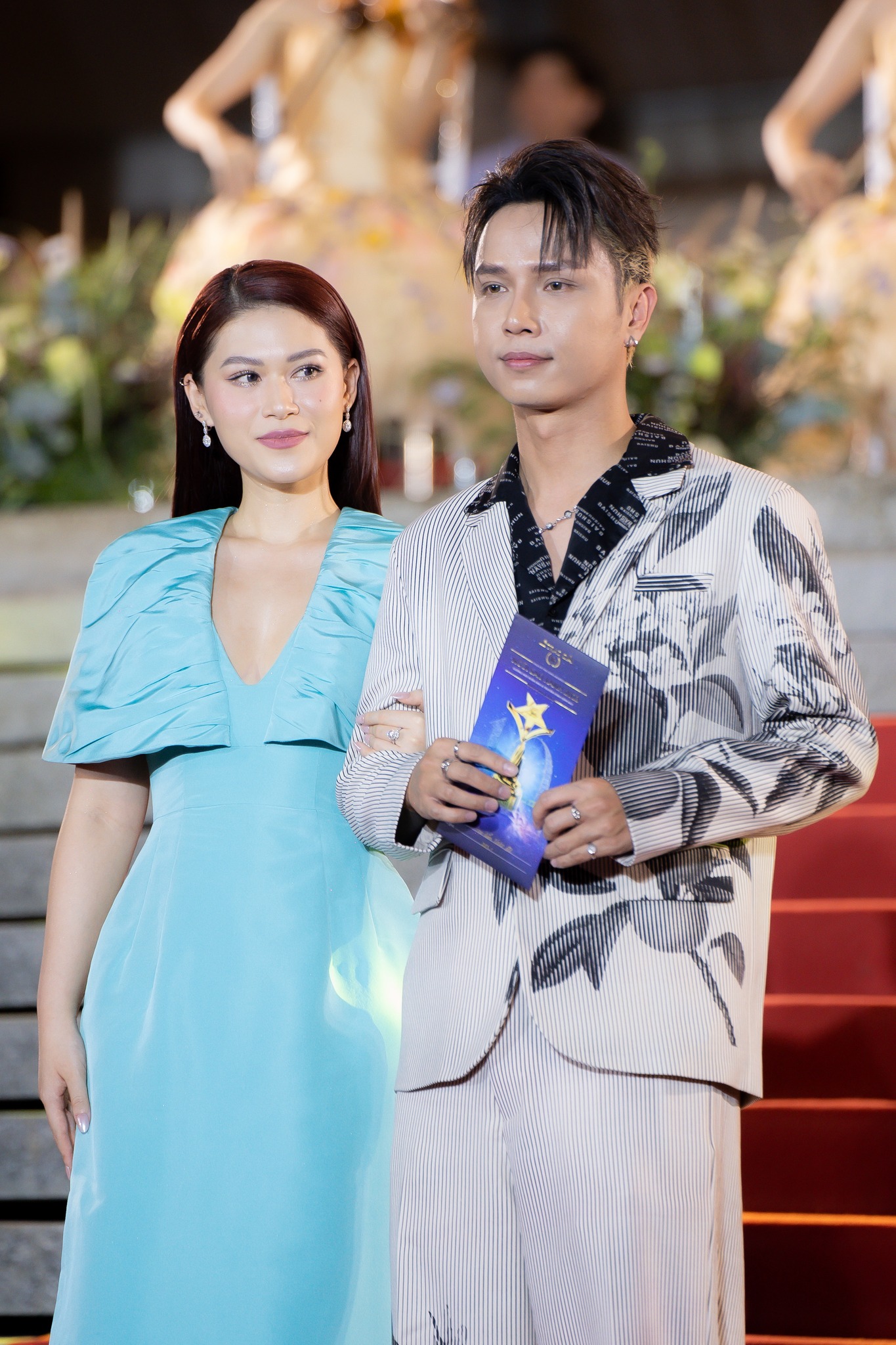 Ngọc Thanh Tâm (trái) và đạo diễn Neko Lê trên thảm đỏ lễ trao giải. Năm 2023, diễn viên thực hiện dự án Thạch Sanh - Lý Thanh hút triệu view, dẫn đầu bình chọn của khán giả ở hạng mục Web drama được yêu thích.