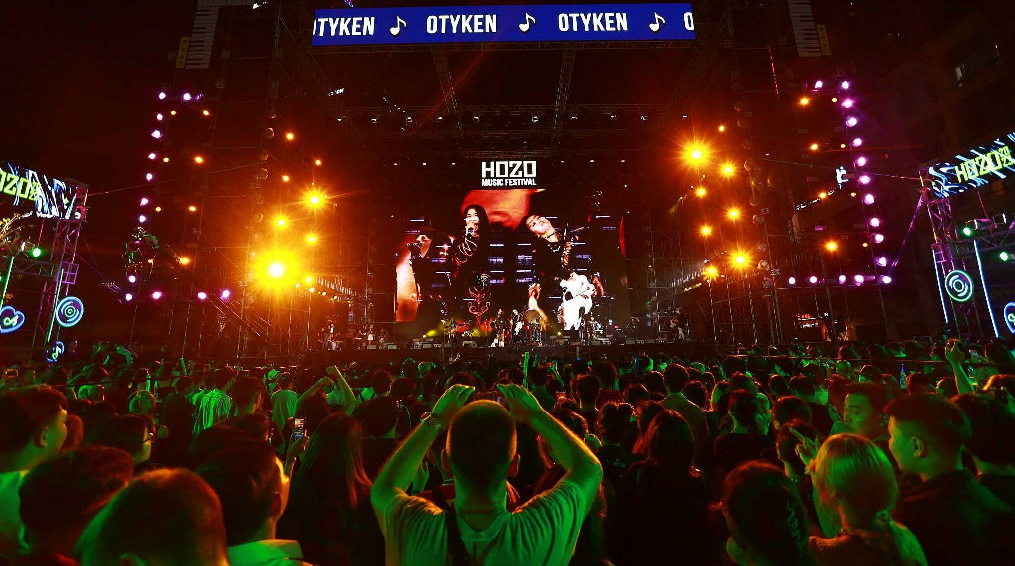 Otyken - nhóm nhạc Siberia - mang dấu ấn bản địa đến sân khấu Việt.