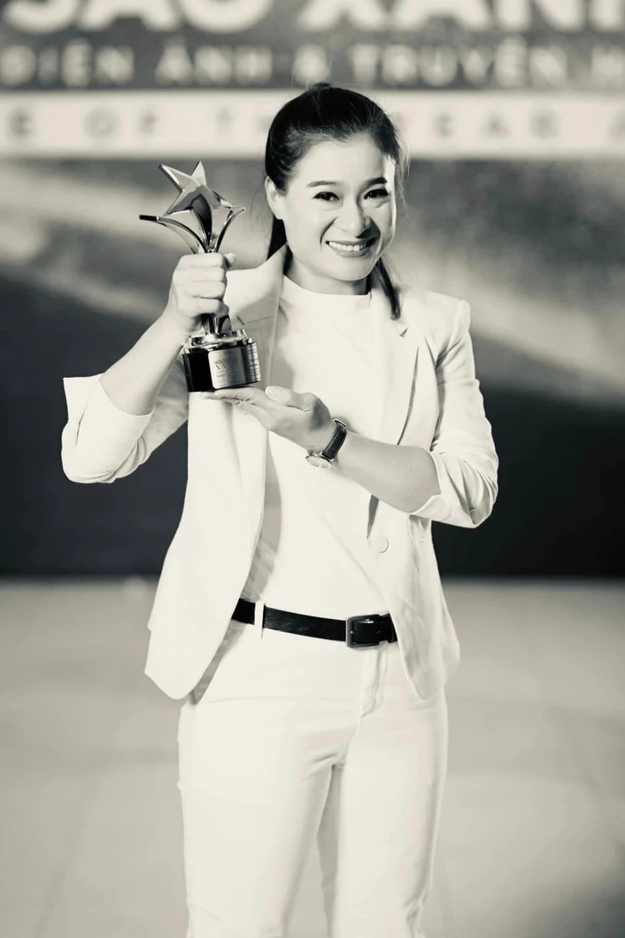 Thanh Hoa đoạt giải Nữ diễn viên phụ xuất sắc của Ngôi sao xanh năm 2019. Ảnh: Ban tổ chức
