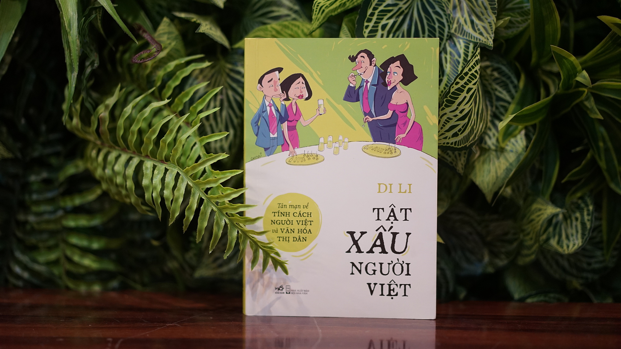 Cuốn sách Tật xấu người Việt. Ảnh: Nhã Nam