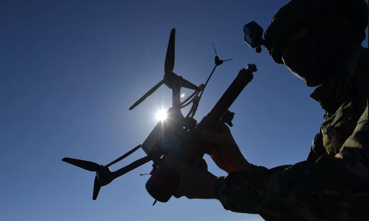 Lính trinh sát Nga triển khai UAV FPV mang đầu nổ tại tỉnh Zaporizhzhia hồi tháng 10/2023. Ảnh: RIA Novosti