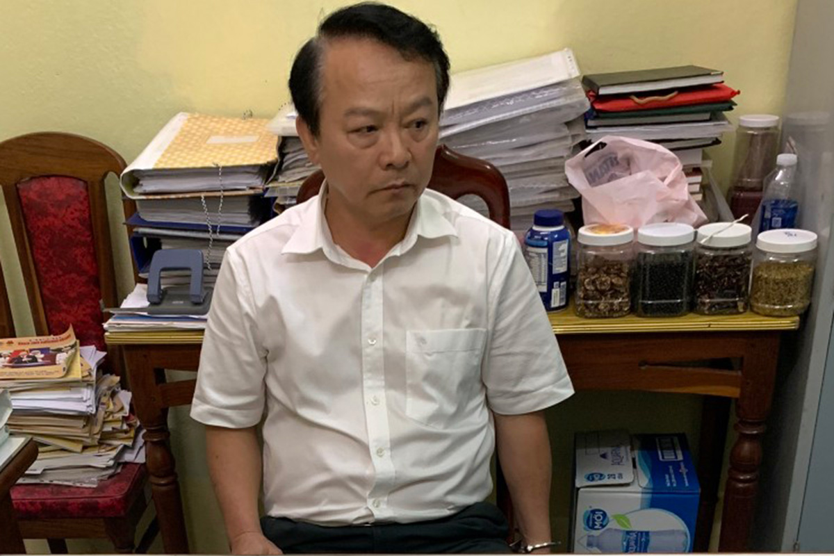 Thẩm phán TAND tỉnh Gia Lai bị bắt tại phòng làm việc hôm 4/8/2023. Ảnh: VKS