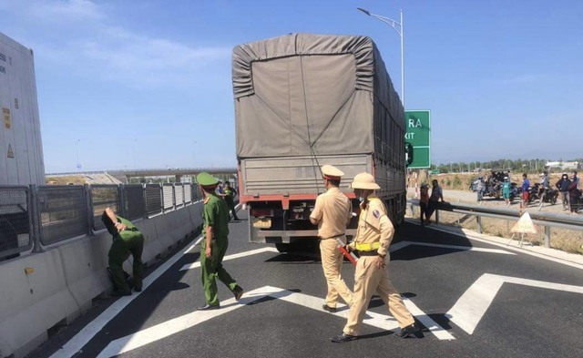 Khởi tố vụ án tài xế xe tải tông CSGT rồi chạy lên tuyến cao tốc Vĩnh Hảo – Phan Thiết- Ảnh 1.